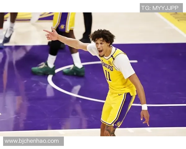 湖人候补两奇兵前进太大了！海斯安定内线，拉拉维亚成最佳第六人